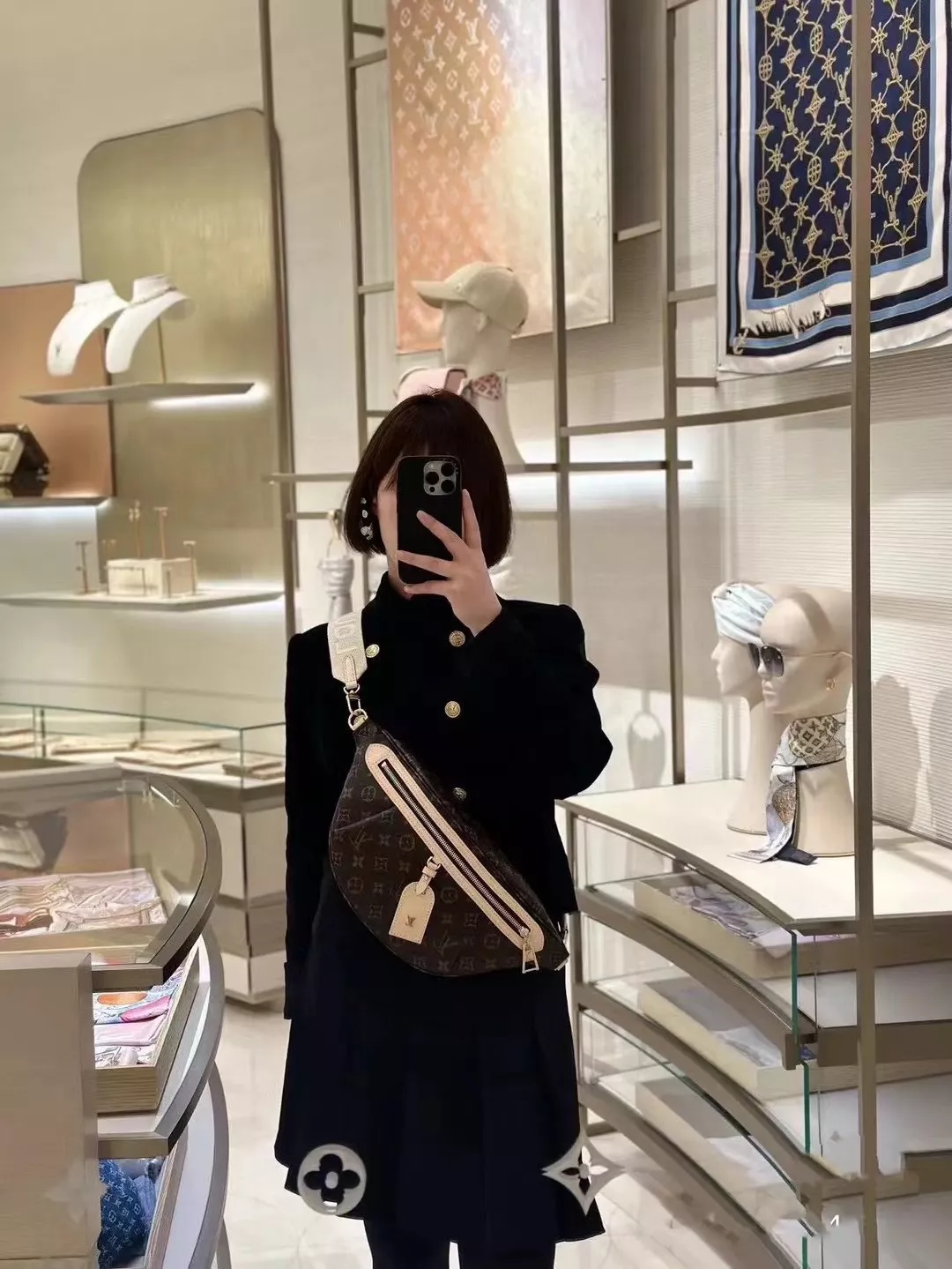 루이비통 모노그램 포인트 벨트 스타일 백 상세 이미지 23
