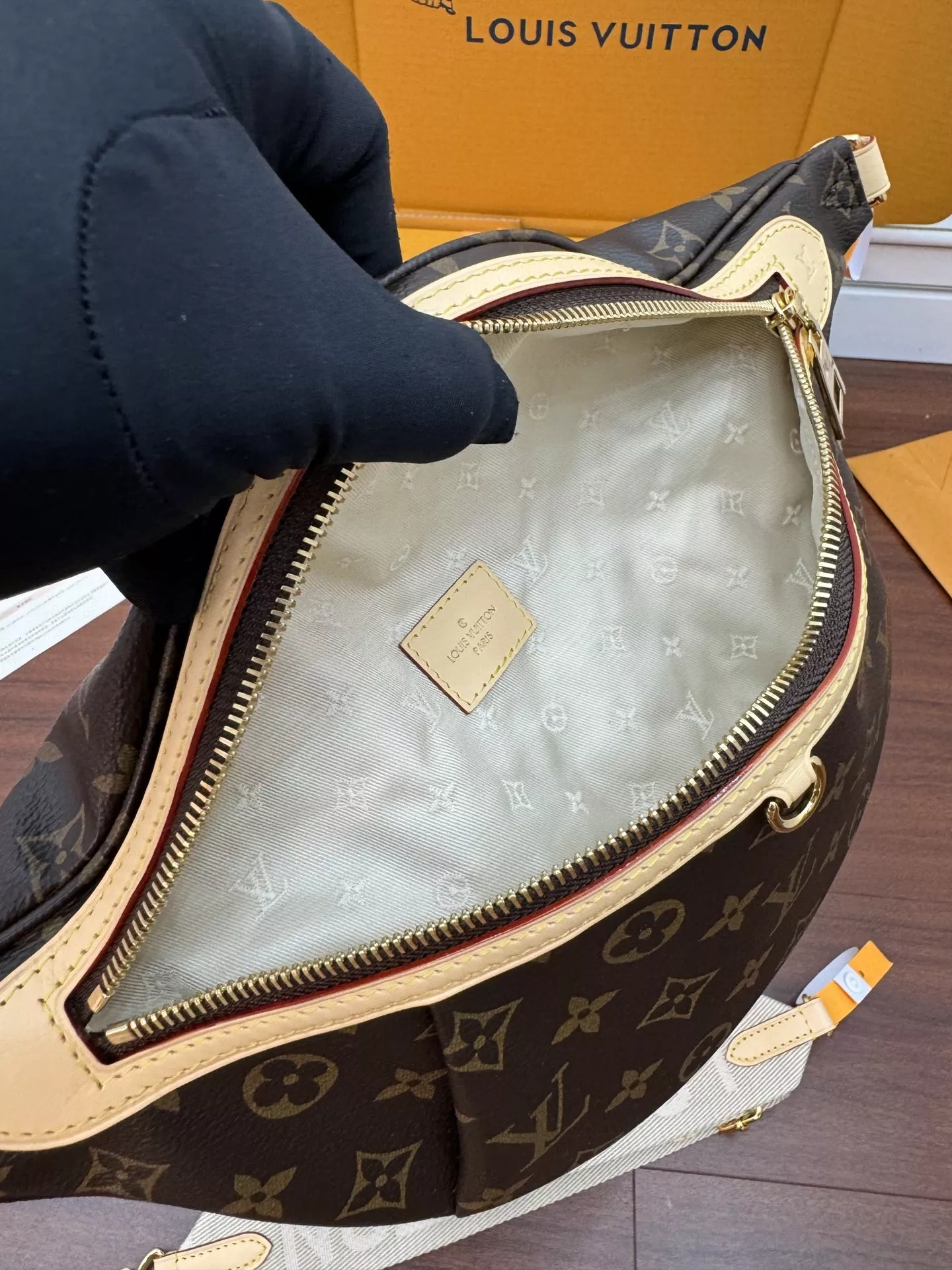 루이비통 모노그램 포인트 벨트 스타일 백 상세 이미지 6
