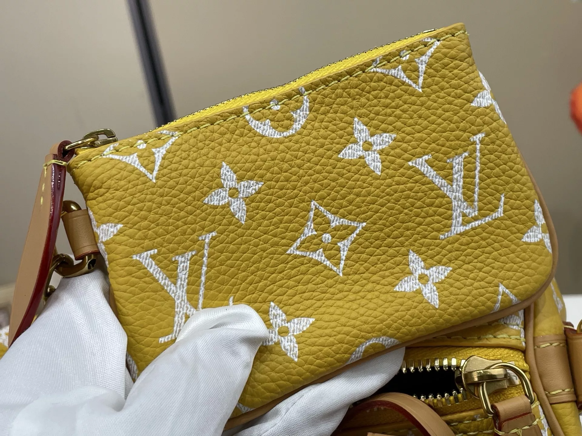 루이비통 모노그램 디테일 탑핸들 백 상세 이미지 14