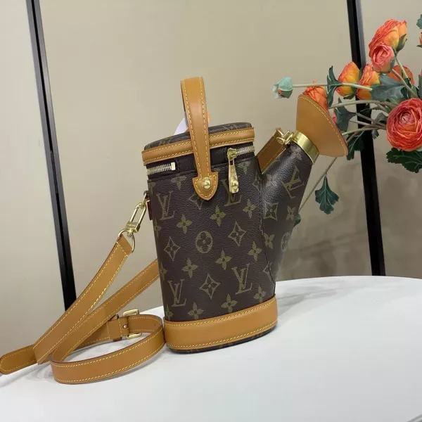 루이비통 워터링 캔 쉐이프 백
