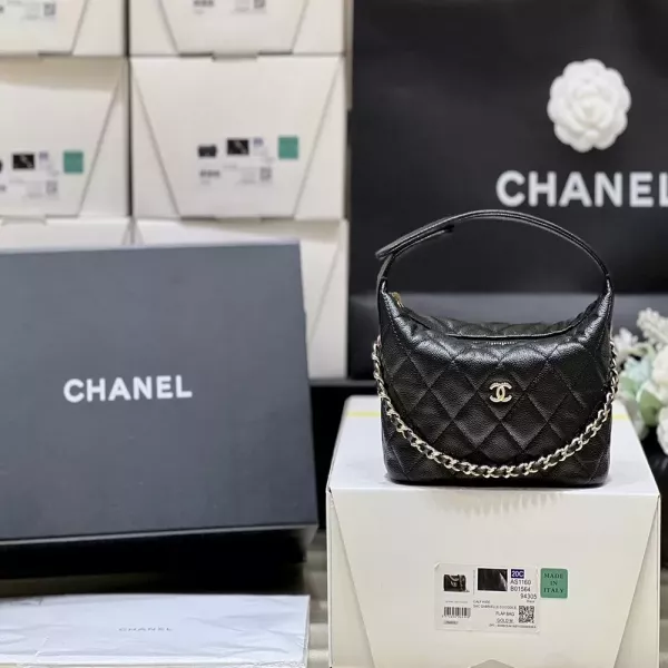 샤넬 퀼팅 체인 호보 스타일 가방