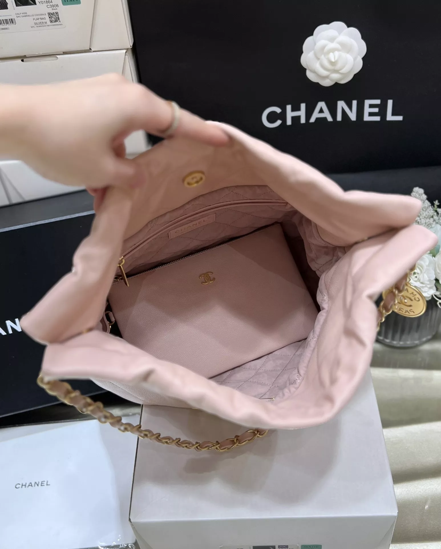 샤넬 빈티지 무드 체인 장식 백 상세 이미지 4