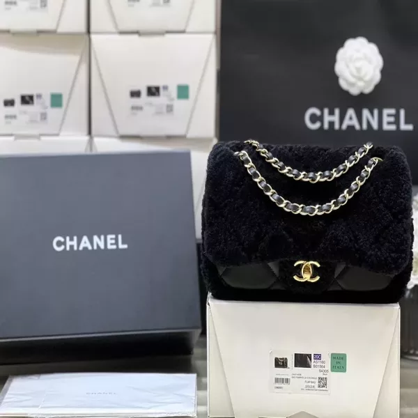 샤넬 테디 질감 체인 플랩 백