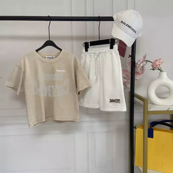발렌시아가 워싱 레터링 티셔츠와 쇼츠 모자 구성 세트