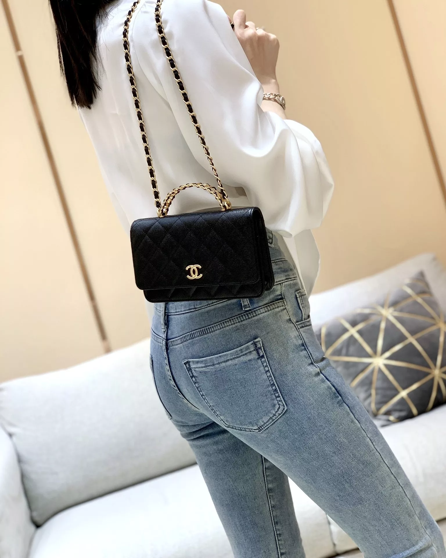 샤넬 레터링 탑핸들 체인 백 상세 이미지 35