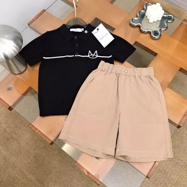 몽클레어 썸머 폴로 니트와 쇼츠 구성