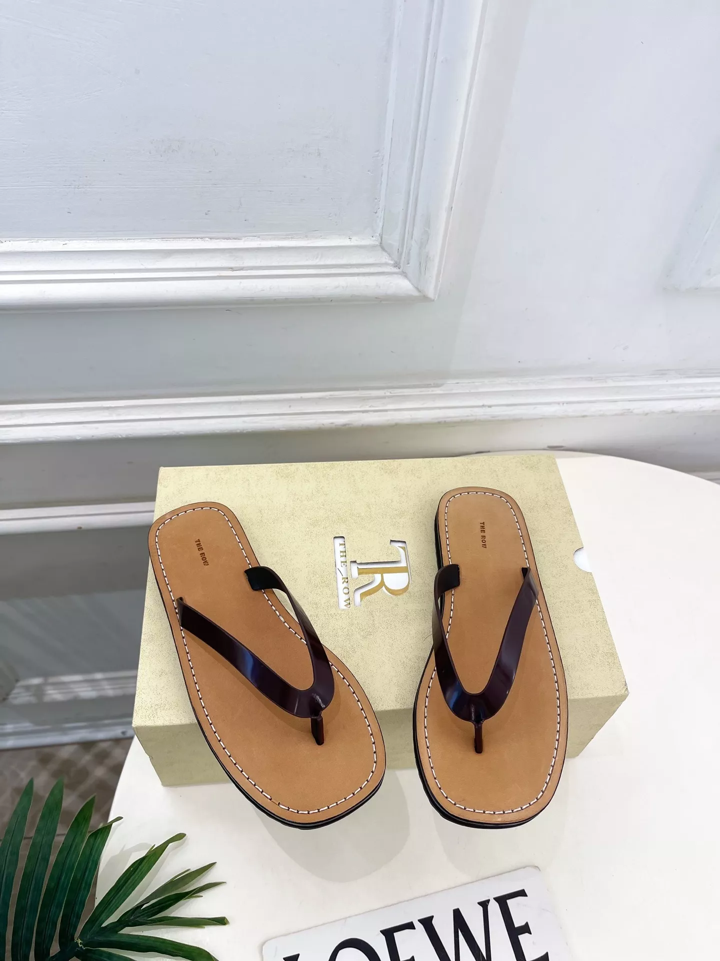 더로우 미니멀 가죽 비치 플립플랍 상세 이미지 2