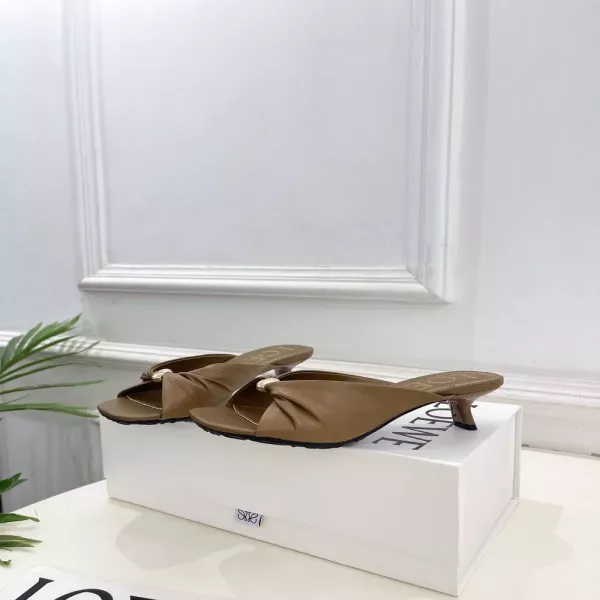 로에베 페블 장식 셔링 키튼힐 슈즈