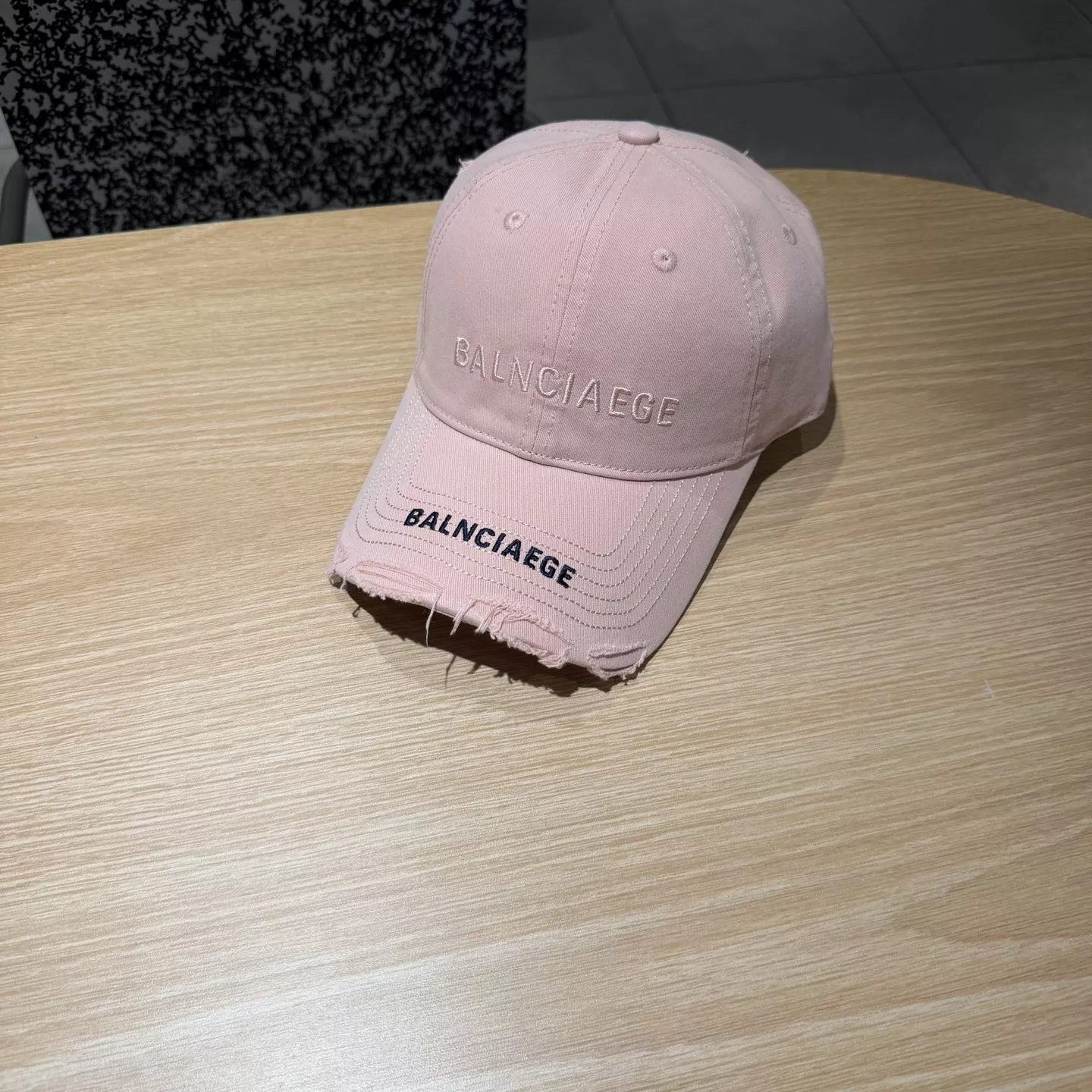 발렌시아가 클래식 자수 디스트로이드 캡 상세 이미지 2