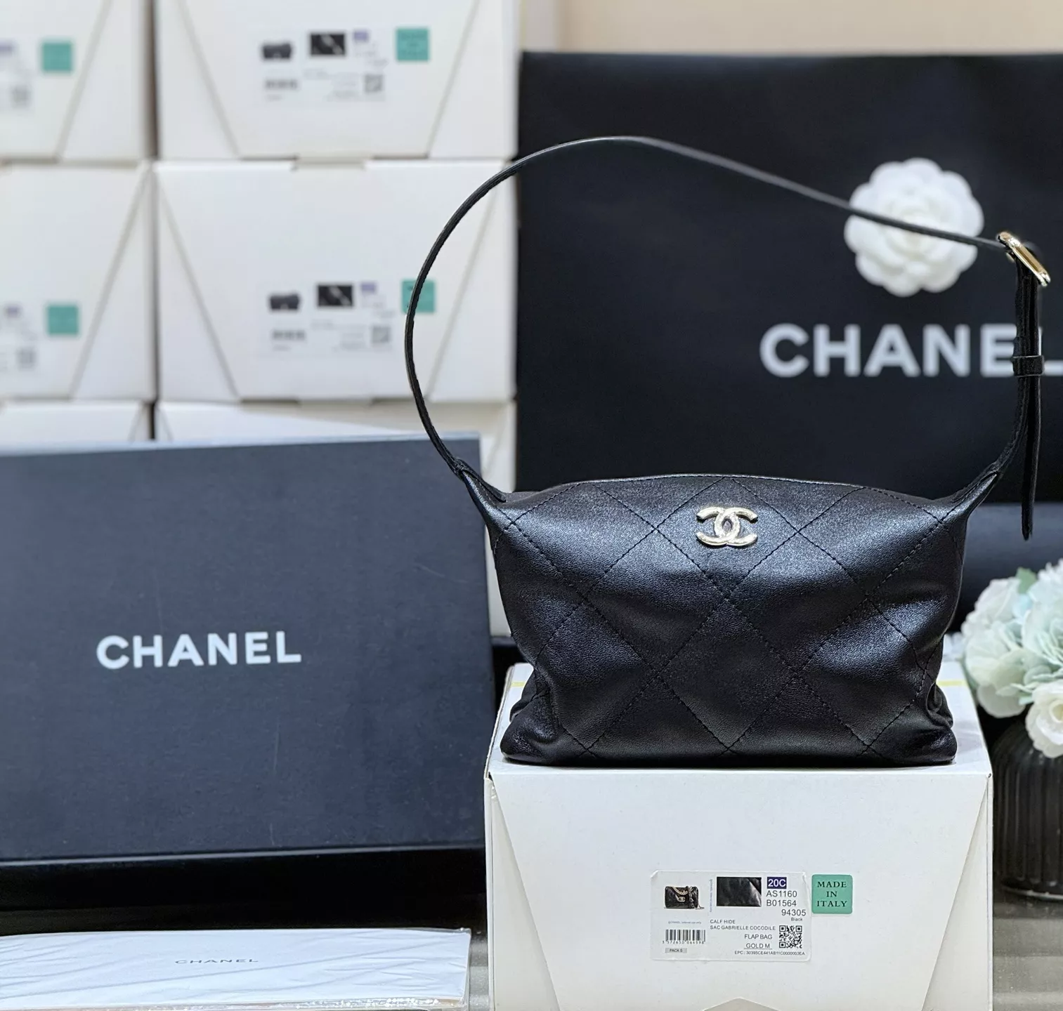 샤넬 퀼팅 레더 언더암 백 상세 이미지 10