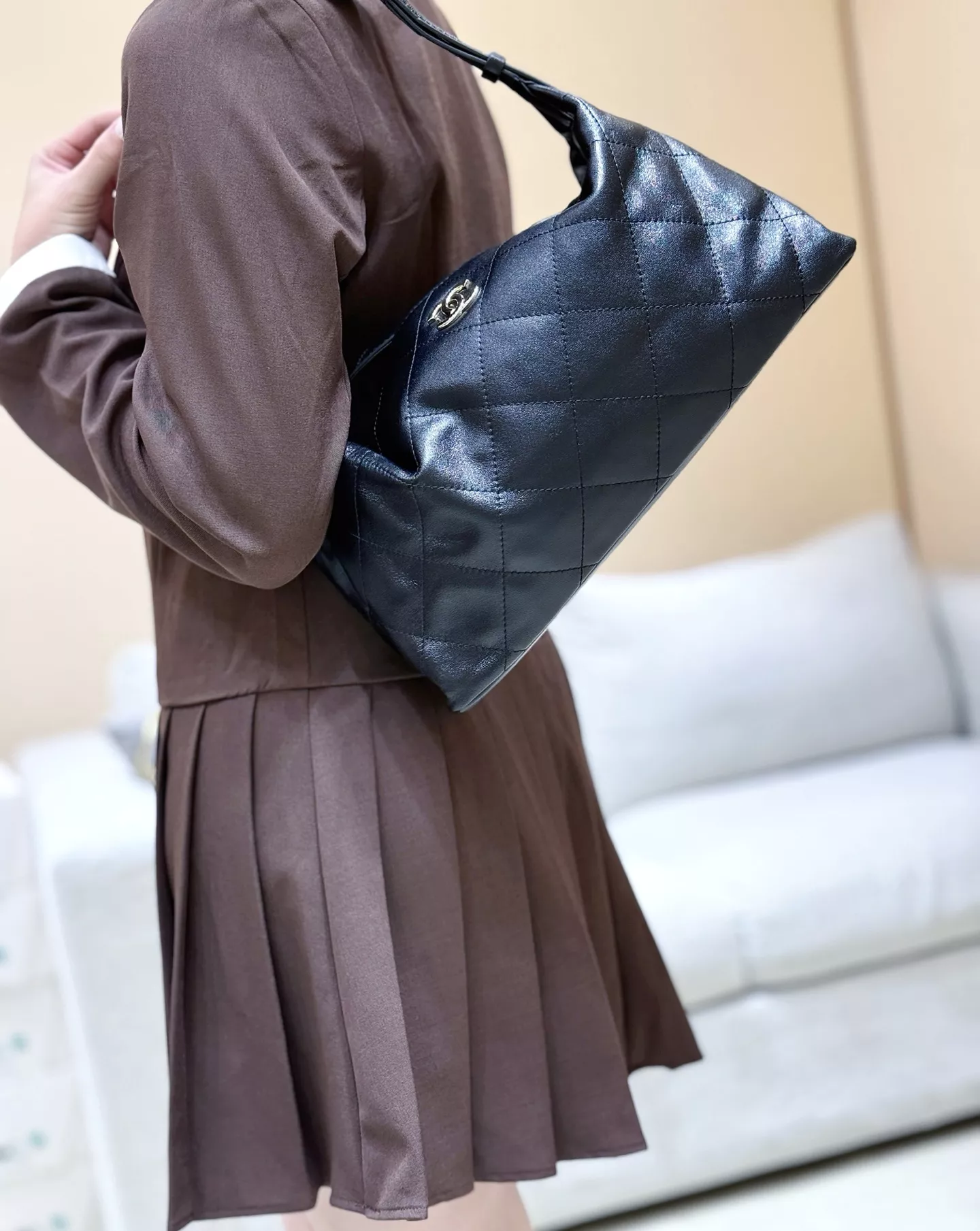 샤넬 퀼팅 레더 언더암 백 상세 이미지 25