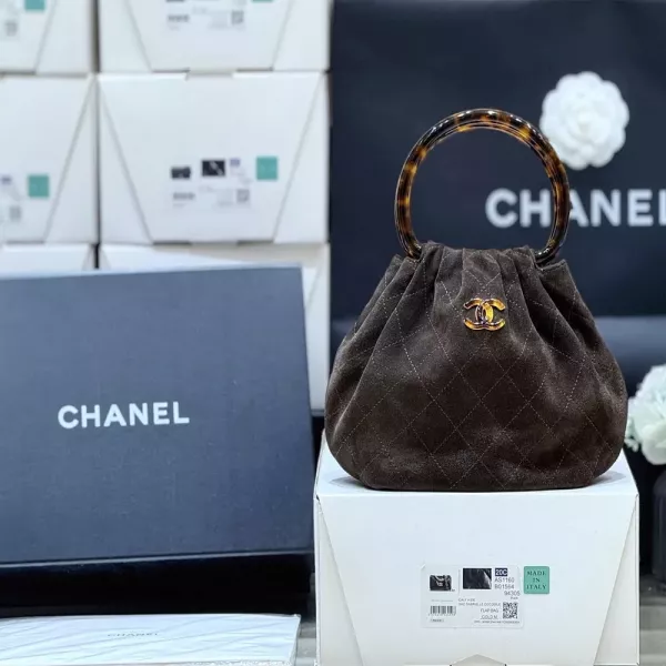 샤넬 한정판 터틀 핸들 드로우스트링 백