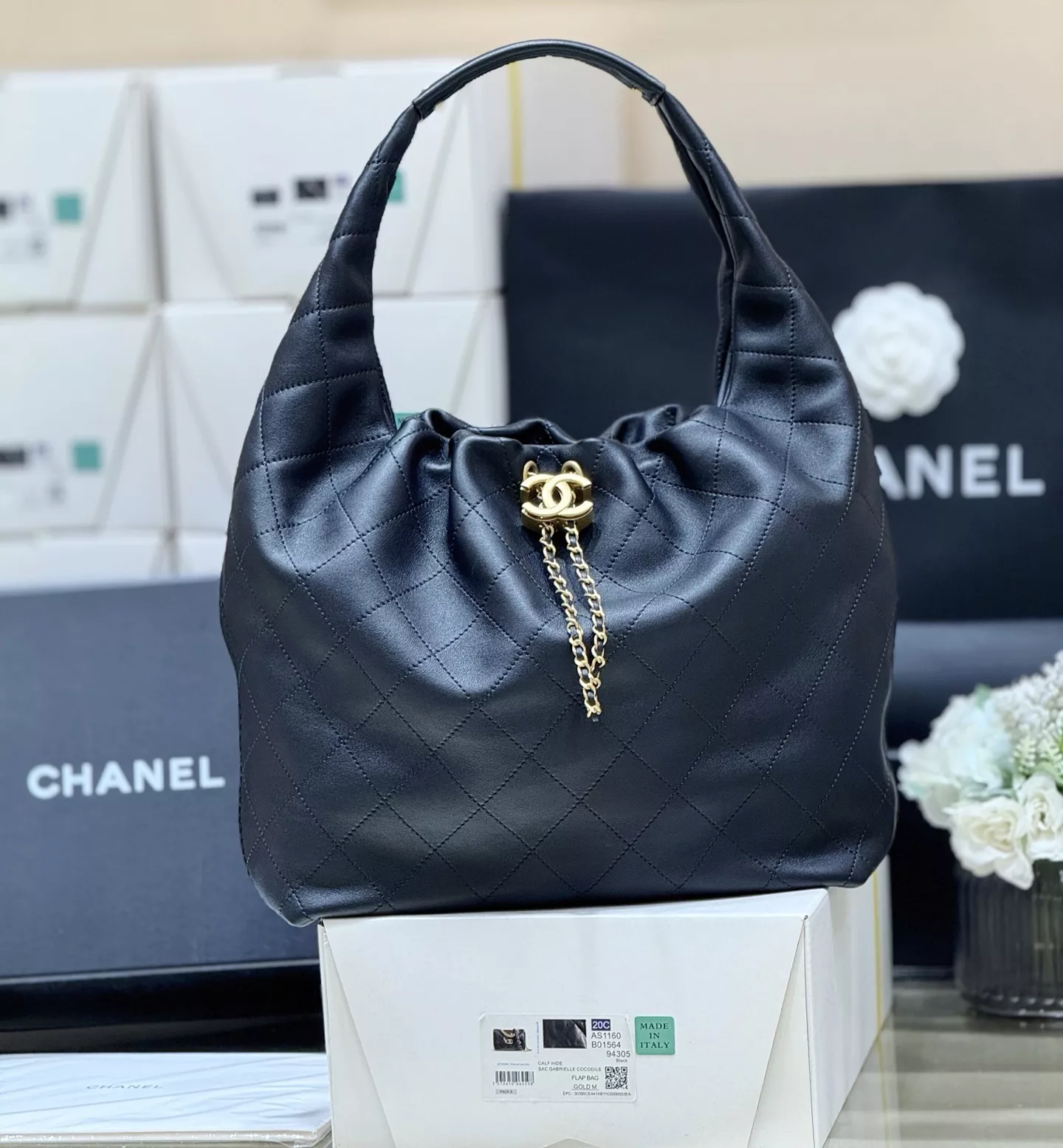 샤넬 부드러운 가죽 질감의 데일리 백 상세 이미지 10