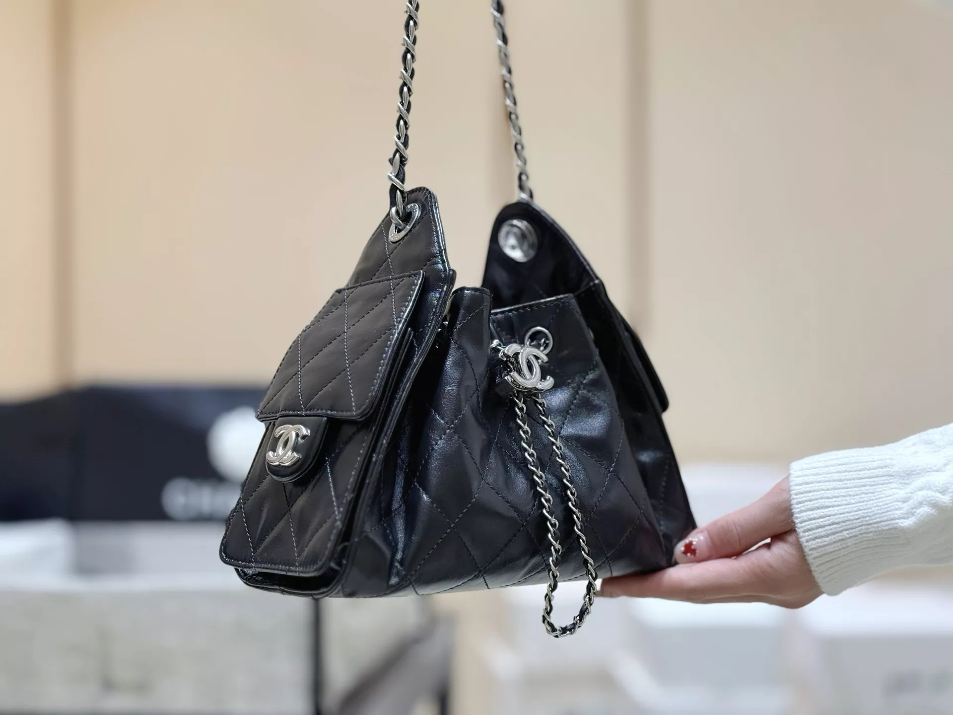샤넬 퀼팅 체인 포인트 미니 플랩 백 상세 이미지 17