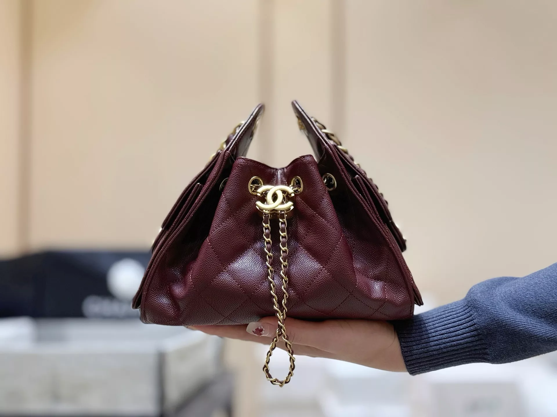 샤넬 퀼팅 체인 드로스트링 백 상세 이미지 18