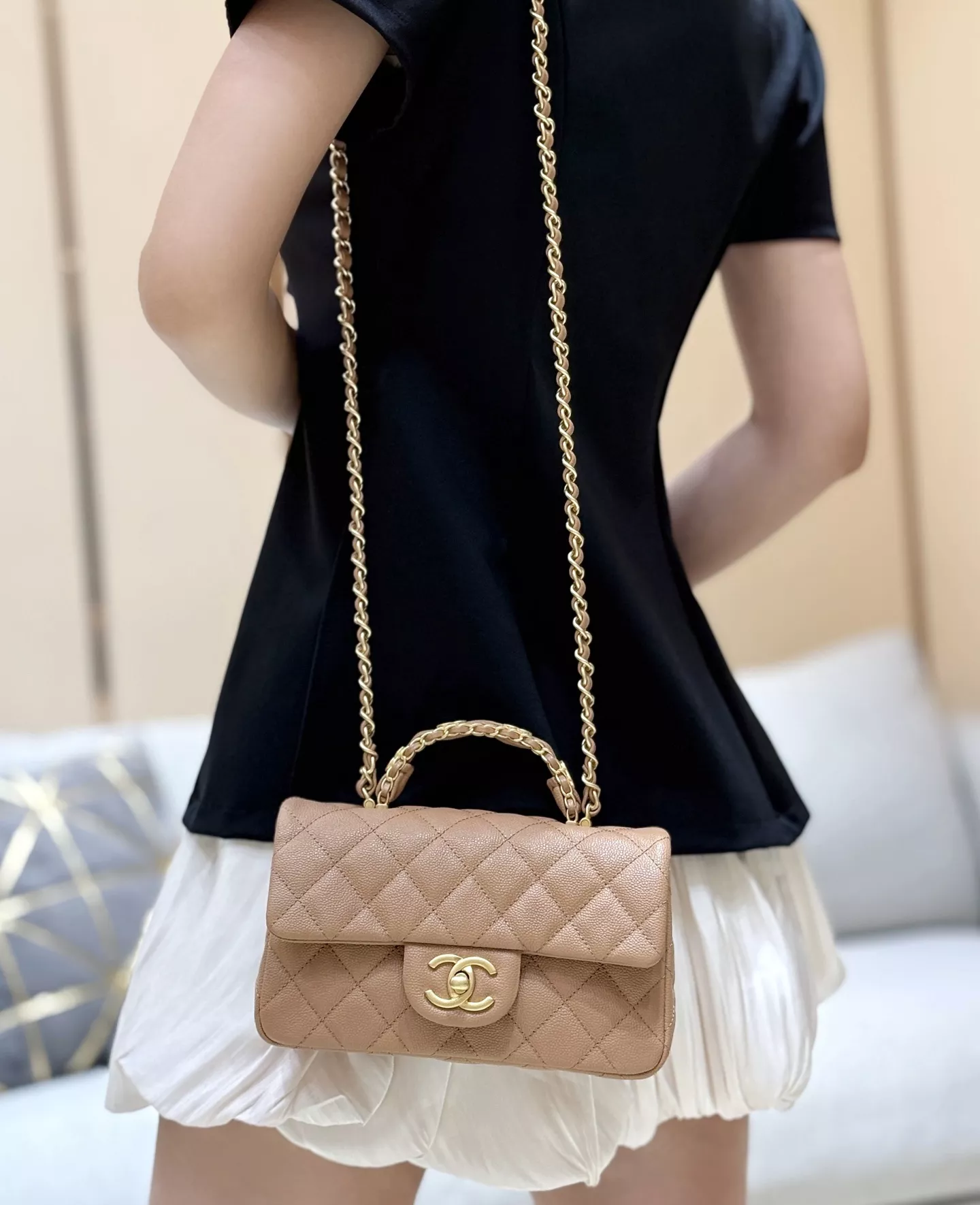 샤넬 탑핸들 퀼팅 체인 백 상세 이미지 30