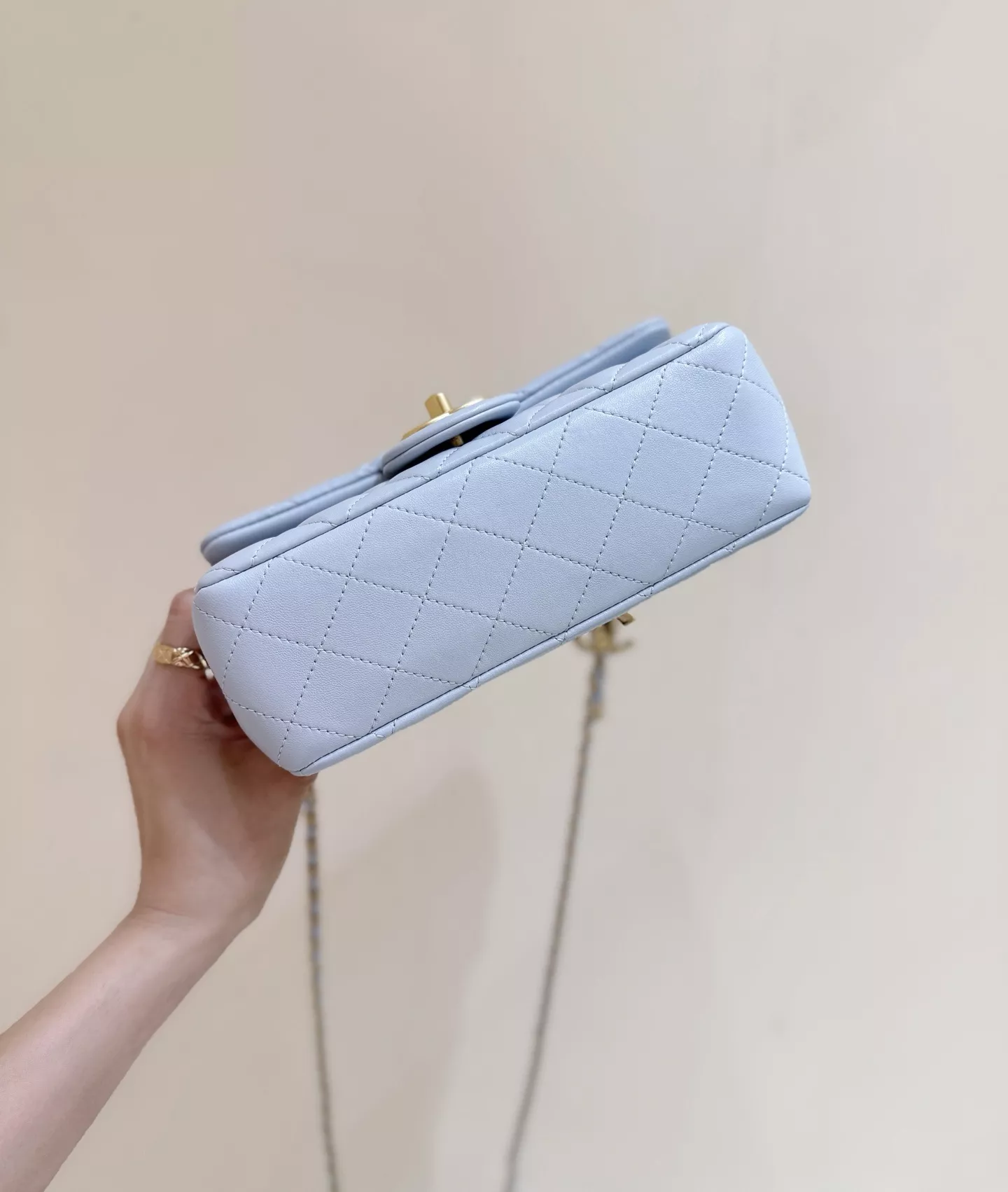 샤넬 체인 퀼팅 플랩 백 상세 이미지 5