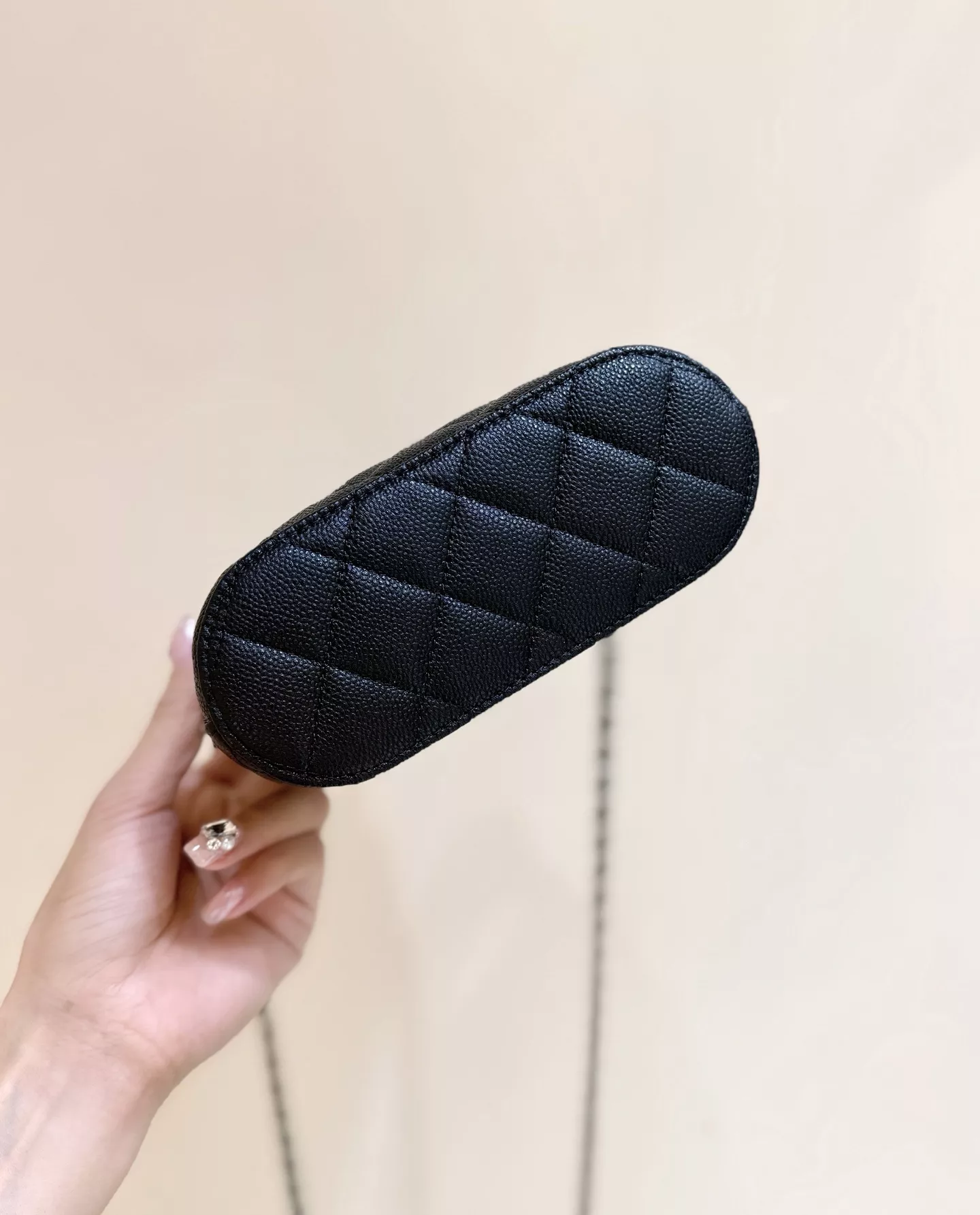 샤넬 캐비어 텍스처 쉘 체인 백 상세 이미지 6