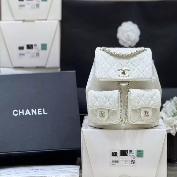샤넬 퀼팅 플랩 체인 포인트 백팩