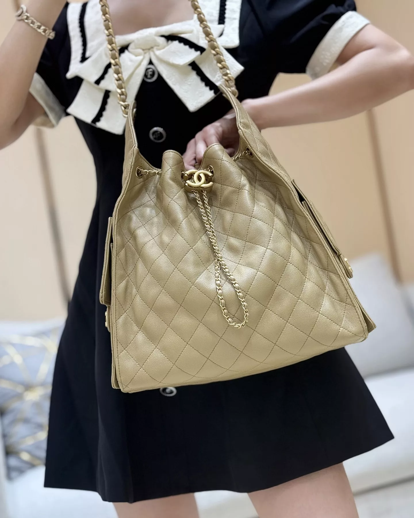 샤넬 퀼팅 체인 쇼핑백 상세 이미지 25
