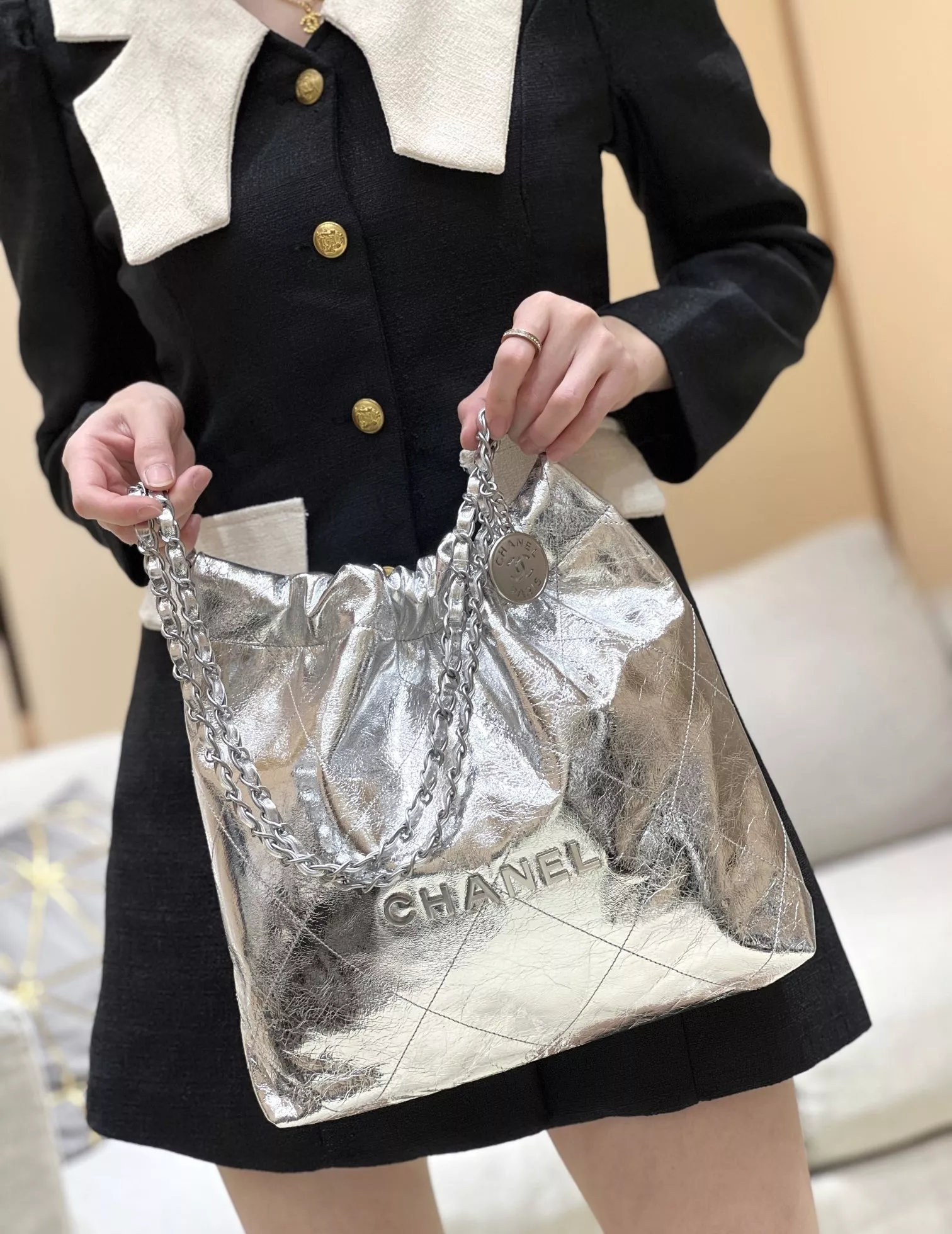 샤넬 메탈릭 드로스트링 체인 백 상세 이미지 22