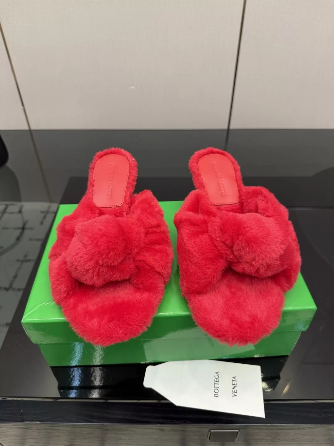보테가베네타 인트레치아토 포인트 슬라이드 상세 이미지 1