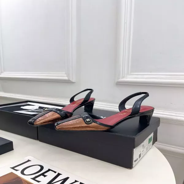 샤넬 투톤 더블씨 버튼 백오픈 샌들