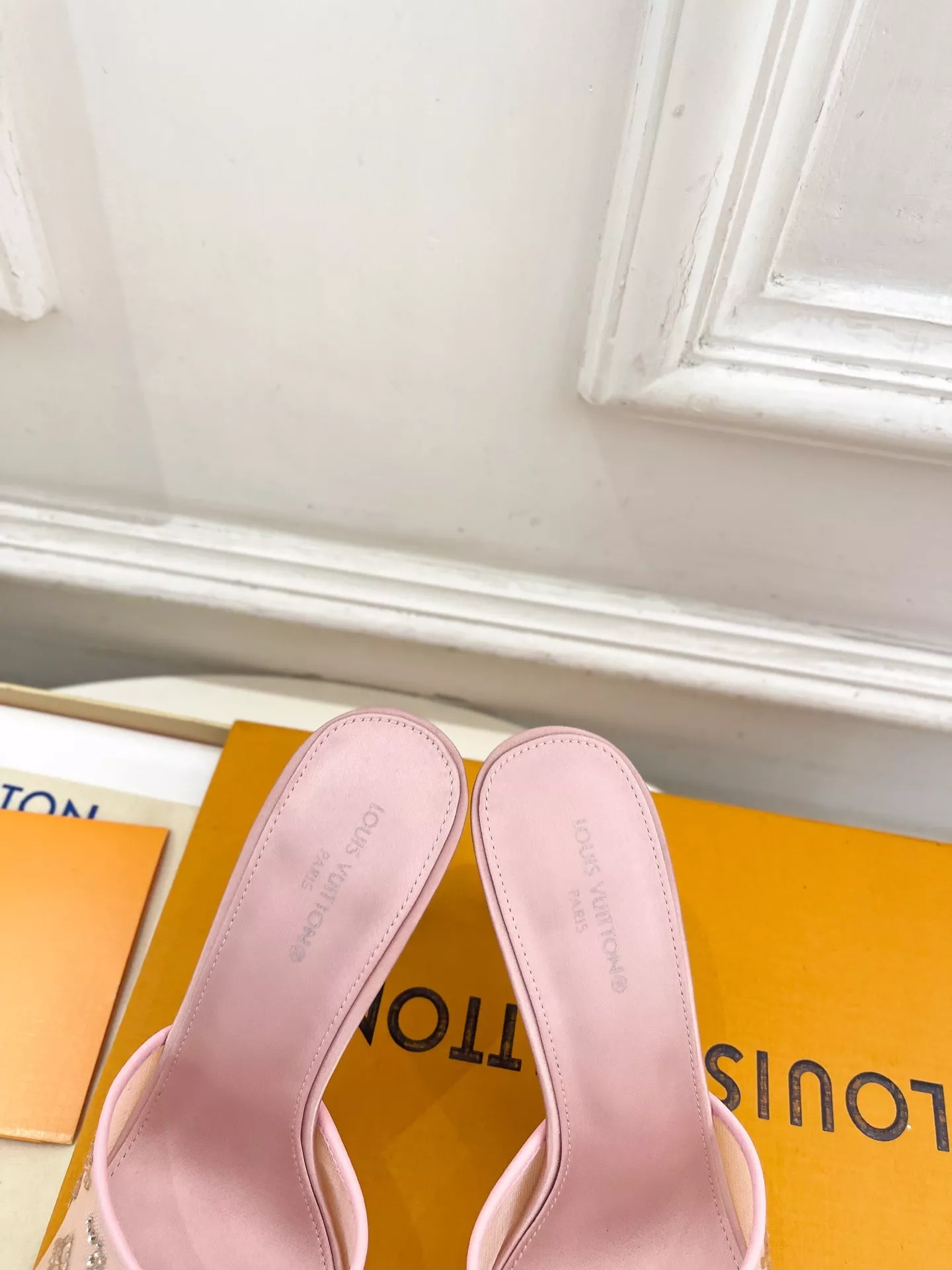 루이비통 메쉬 큐빅 디테일 오픈토 뮬 상세 이미지 8