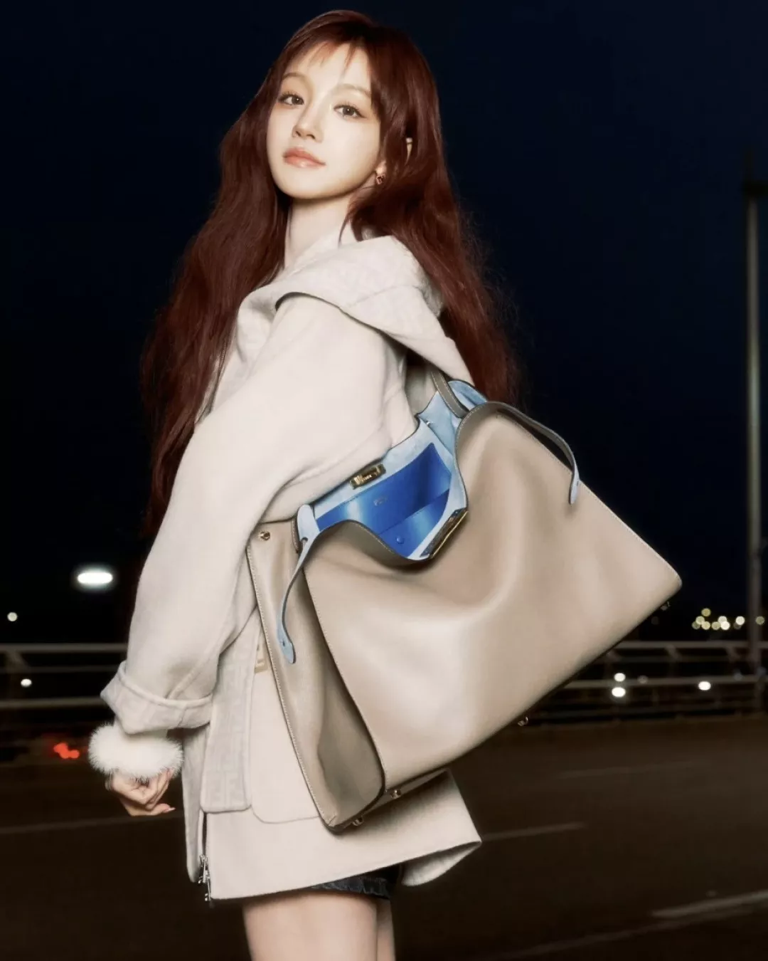 펜디 소프트 트라페즈 실루엣 백 상세 이미지 20
