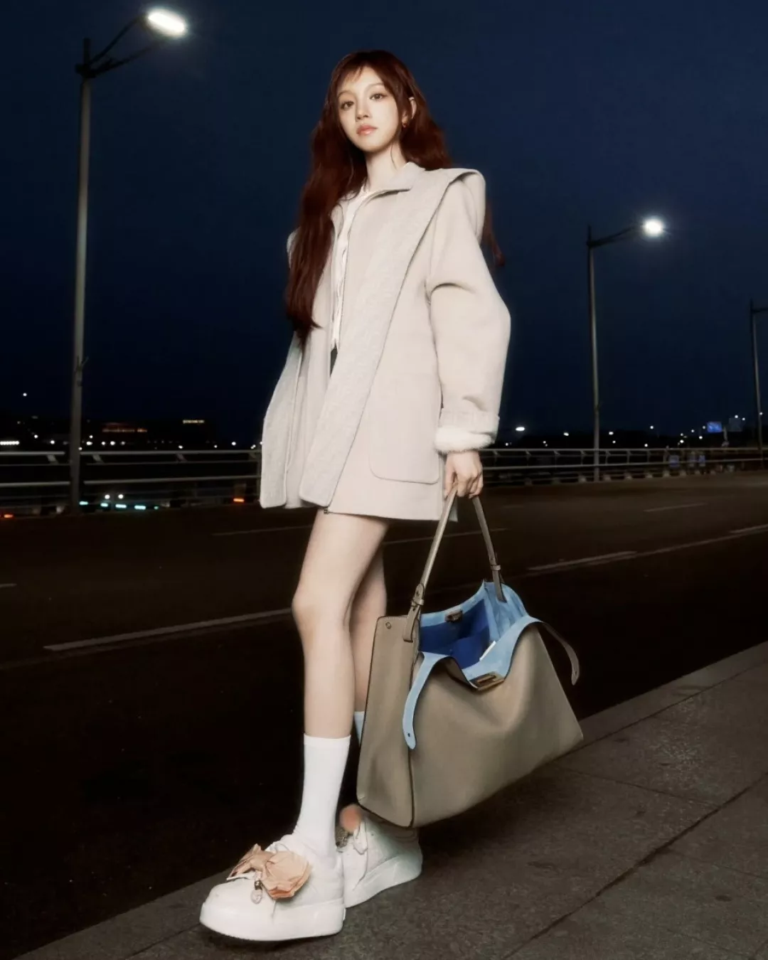 펜디 소프트 트라페즈 실루엣 백 상세 이미지 24