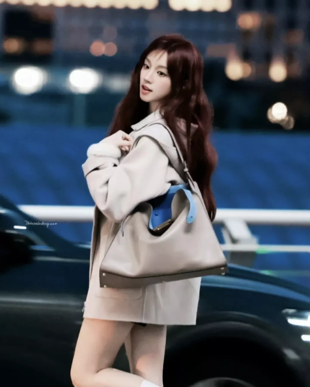 펜디 소프트 트라페즈 실루엣 백 상세 이미지 23