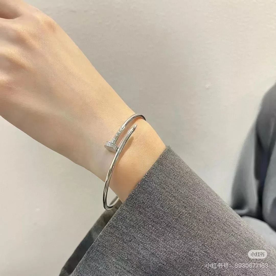 까르띠에 못 모티브 오픈형 뱅글 상세 이미지 10