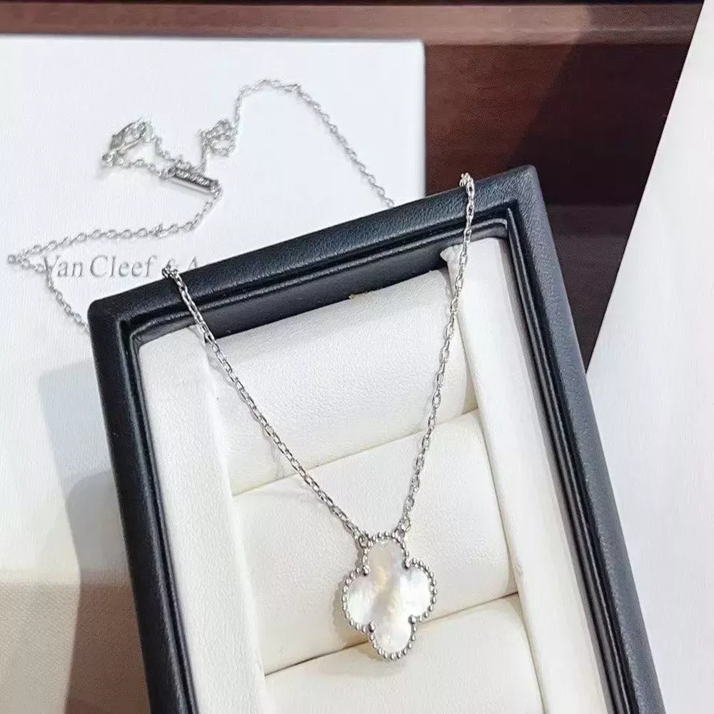 반클리프아펠 화이트 자개 클로버 펜던트 주얼리