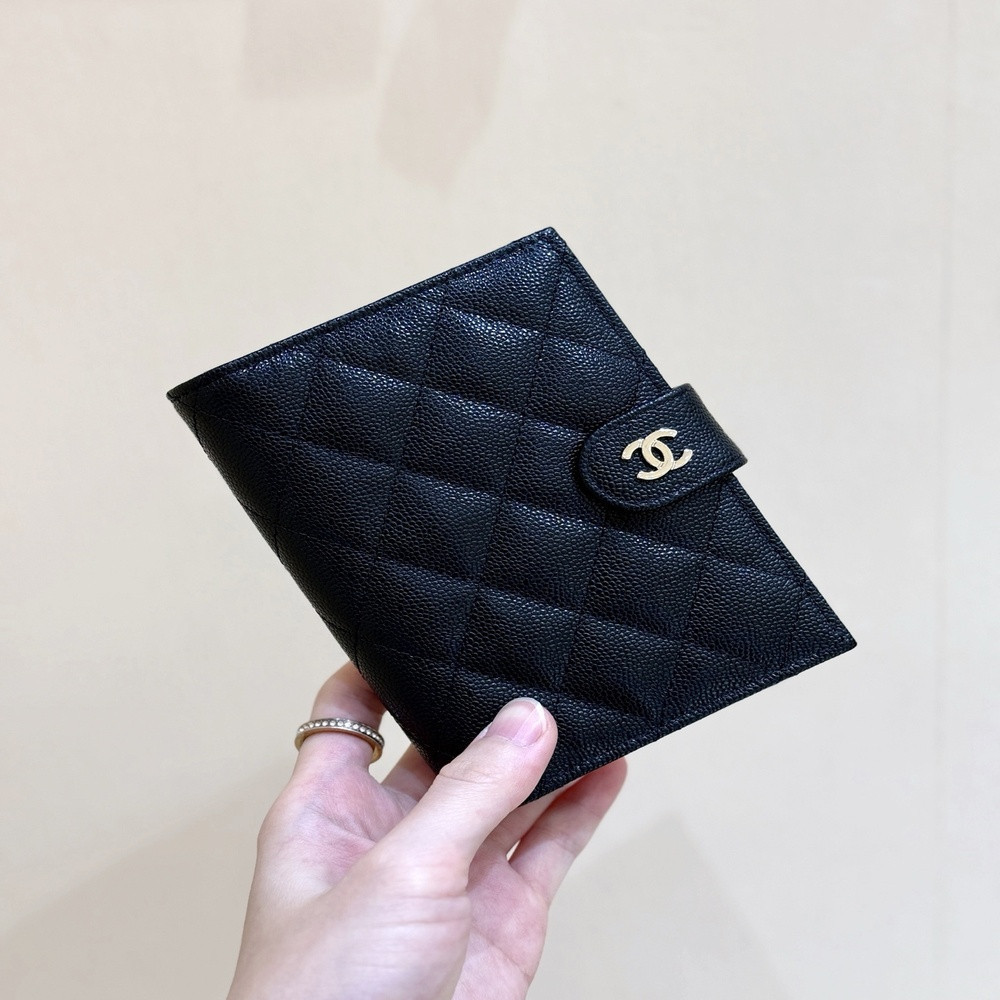 샤넬 블랙 퀼팅 여권 지갑