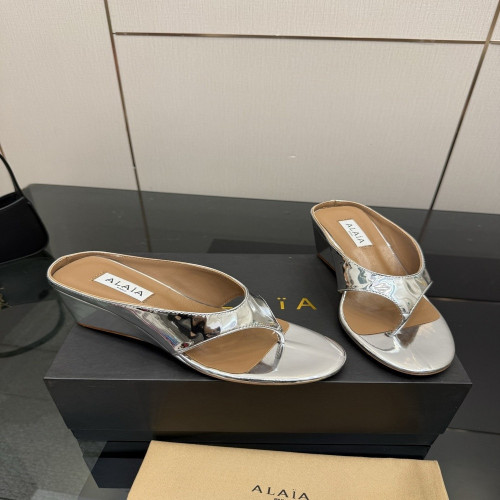 알라이아 하트 장식 웨지 슬라이드 슈즈