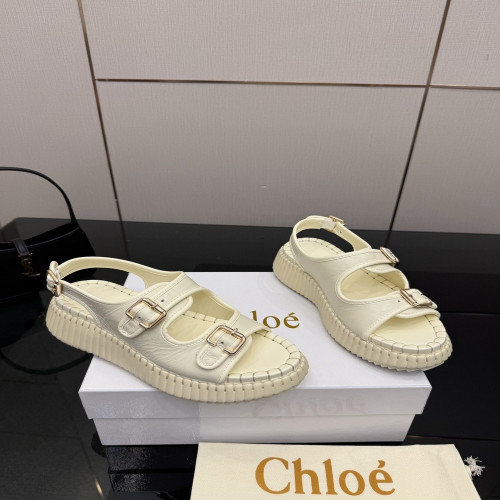 끌로에 스티치 디테일 버클 샌들