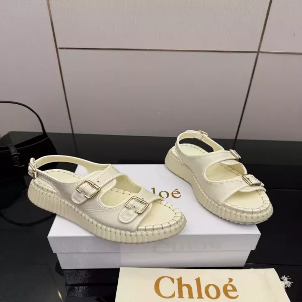 끌로에 스티치 디테일 버클 샌들