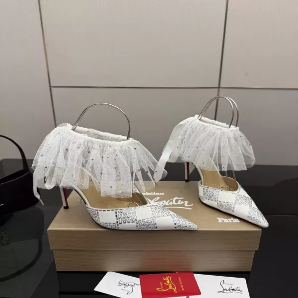 크리스찬루부탱 로즈 장식 레드솔 하이힐