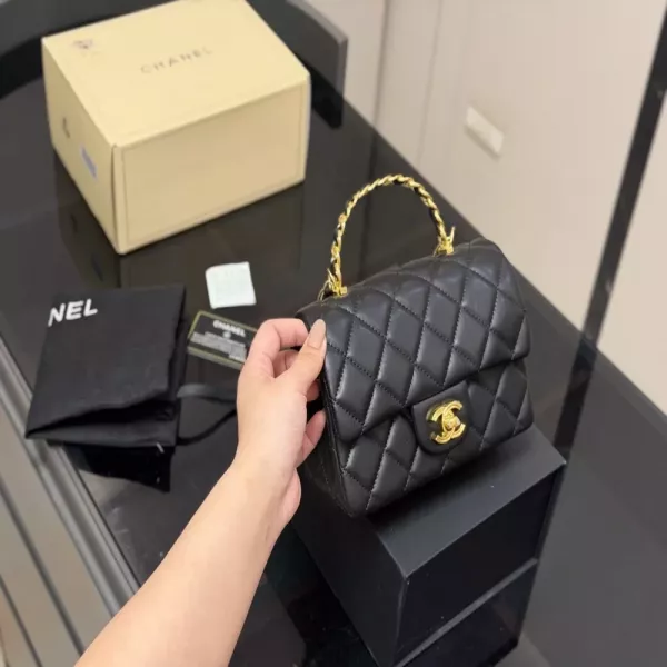 샤넬 퀼팅 체인 핸들 백