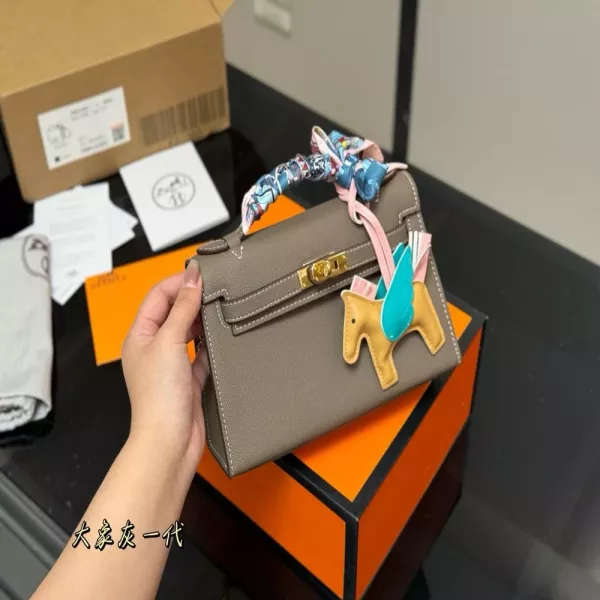 에르메스 클래식 플랩 포인트 체인 백