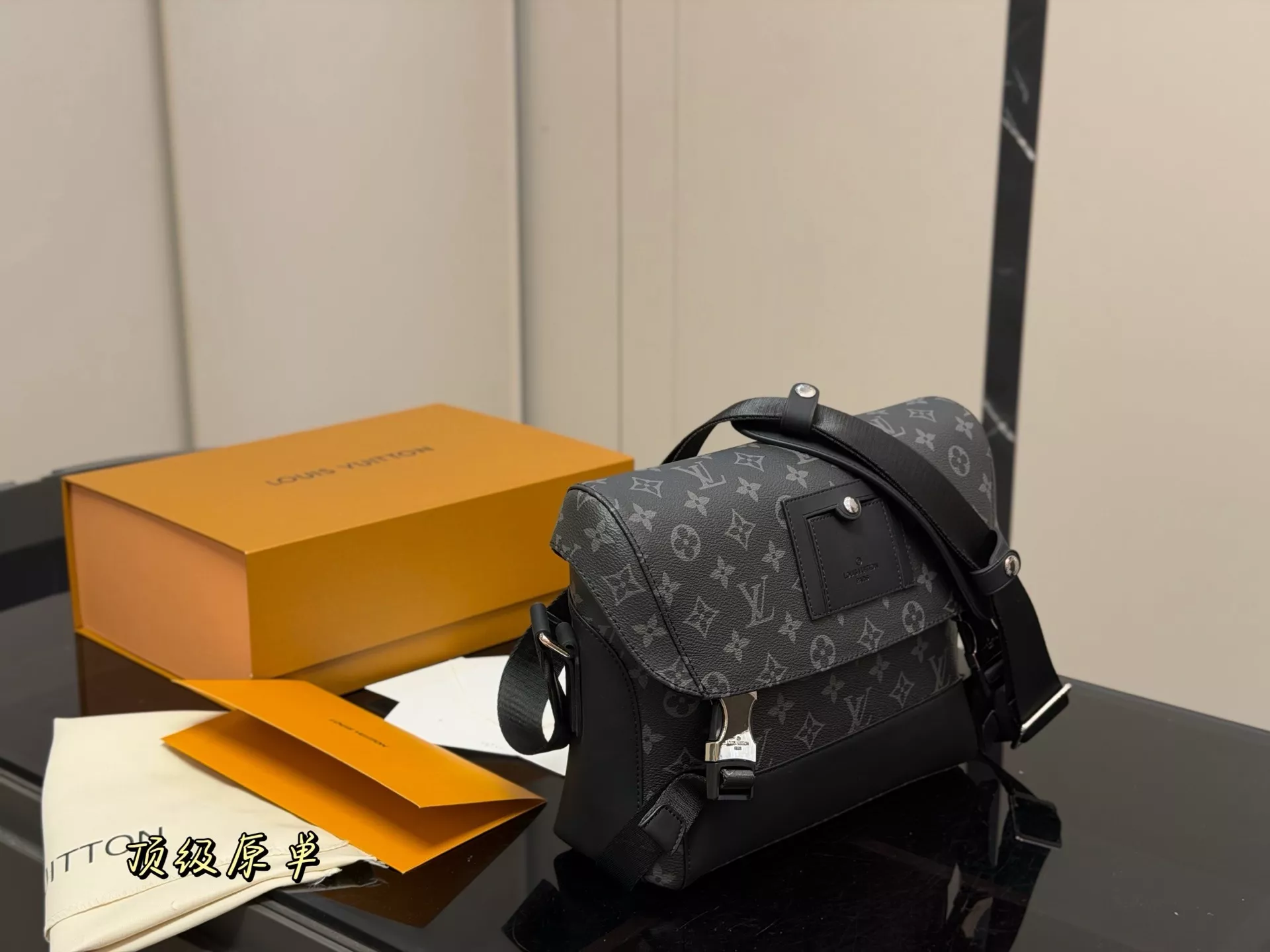 루이비통 보이저 남성 우편가방 상세 이미지 5