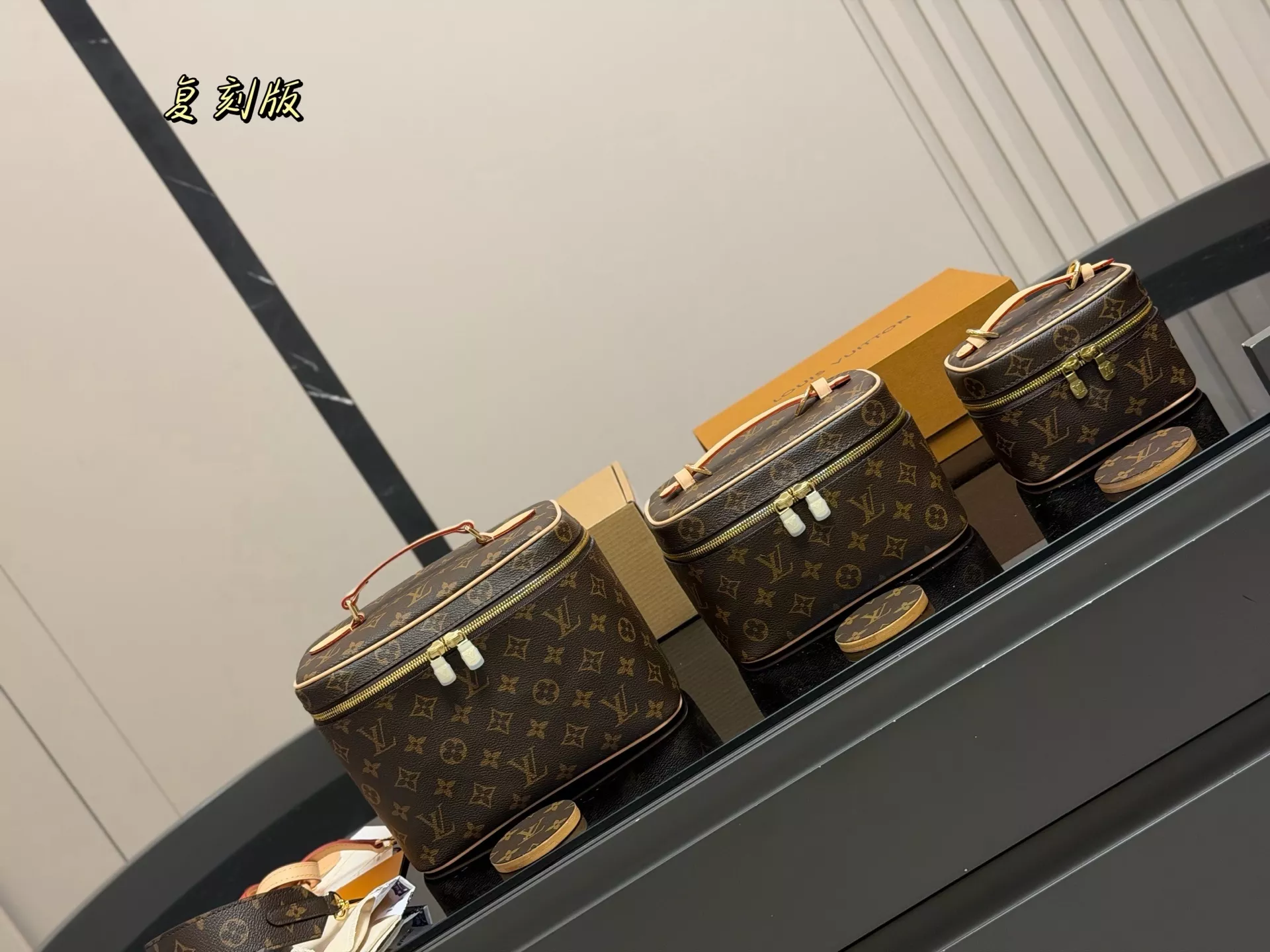 루이비통 모노그램 코스메틱 케이스 상세 이미지 1