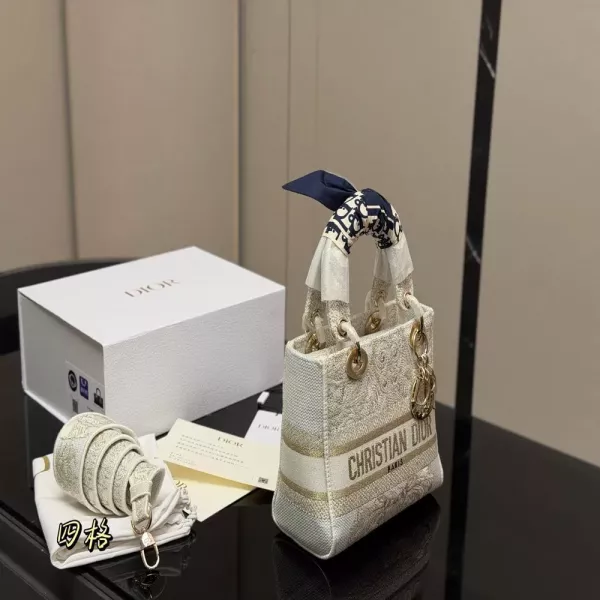 디올 자수 장식 레이디 스타일 백