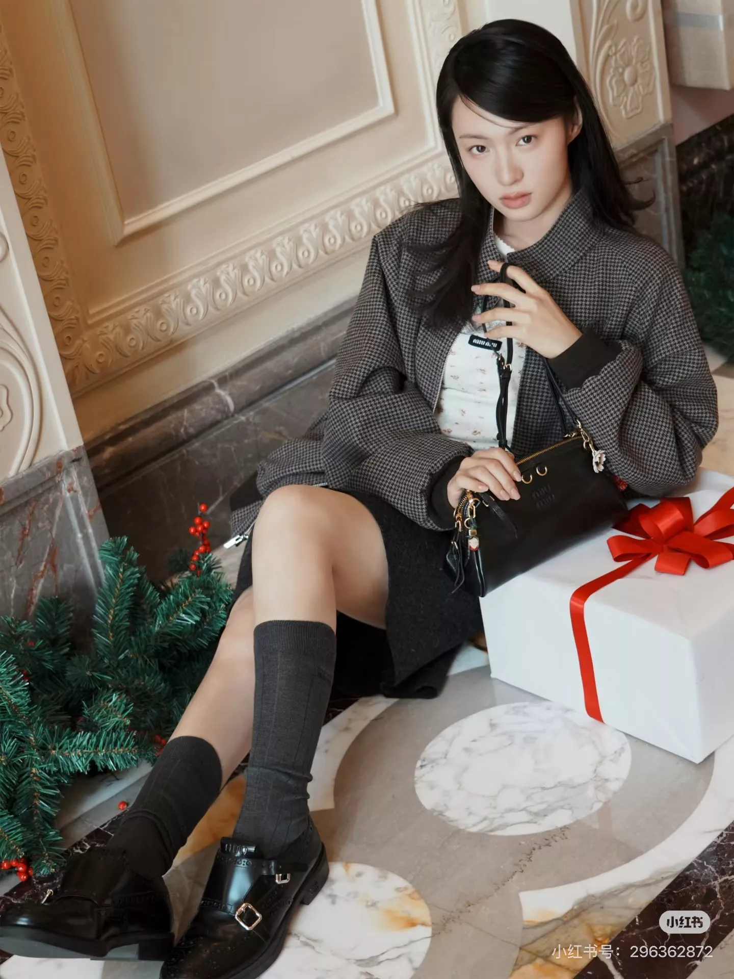 미우미우 쉘 실루엣 스트랩 백 상세 이미지 16