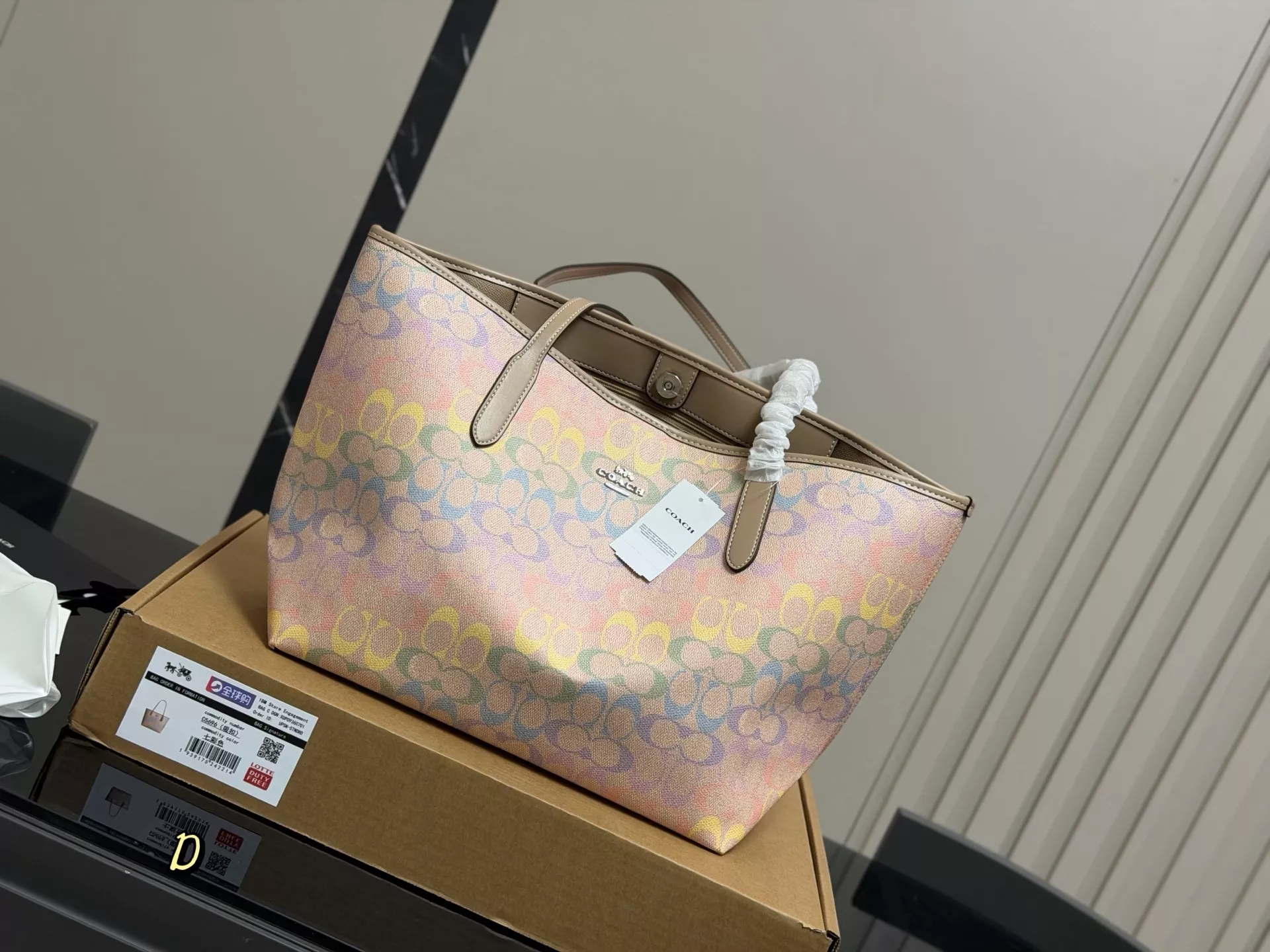 코치 클래식 로고 쇼핑백 스타일 가방 상세 이미지 9