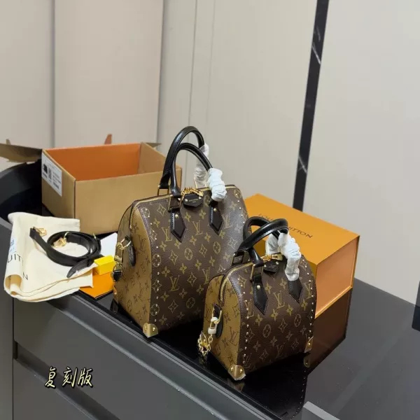 루이비통 스터드 포인트 필로우 실루엣 백