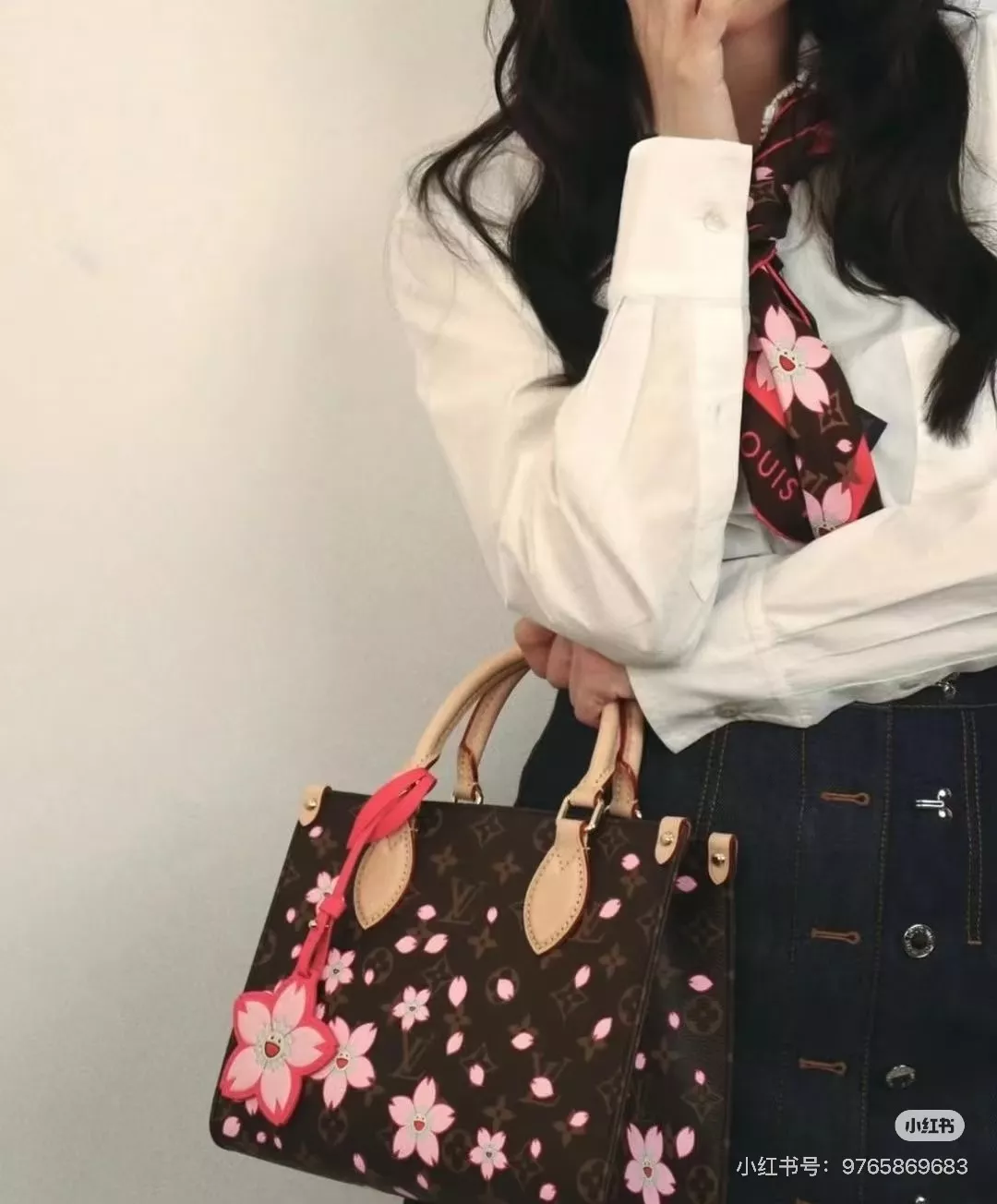 루이비통 벚꽃 포인트 온더고 가죽 백 상세 이미지 10