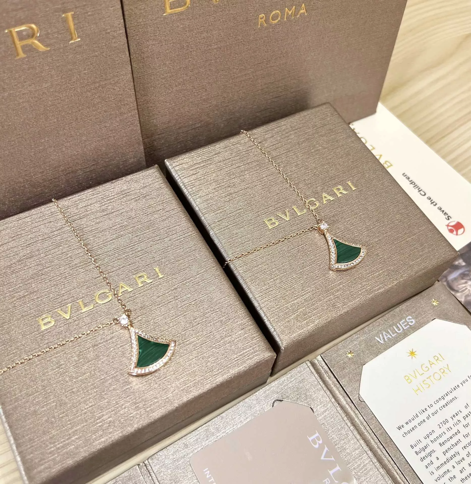 불가리 디바스 드림 공작석 부채 쉐입 체인 장식 상세 이미지 5