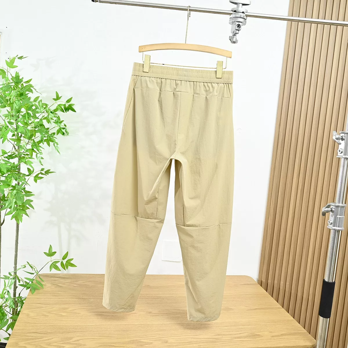 몽클레어 초경량 사방 스트레치 밴딩 팬츠 상세 이미지 8