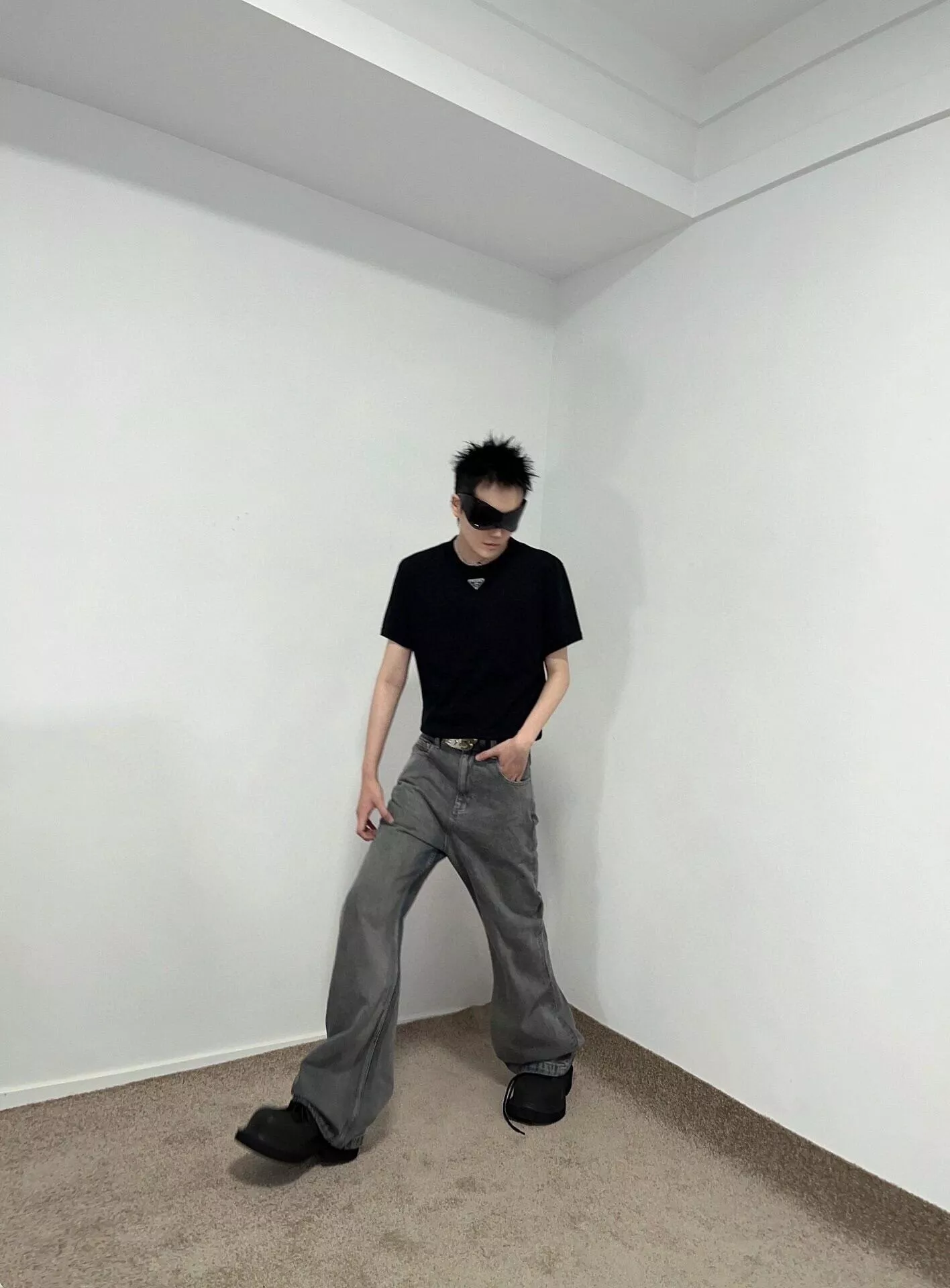 프라다 삼각 메탈 로고 와플 반팔 탑 상세 이미지 17